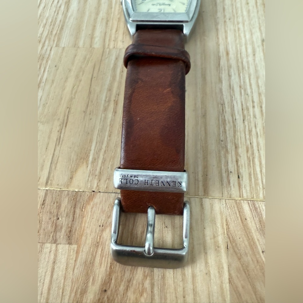 vintage Kenneth Cole New York men’s silver tone brown leather watch NEW BATTERY - Picture 5 of 11